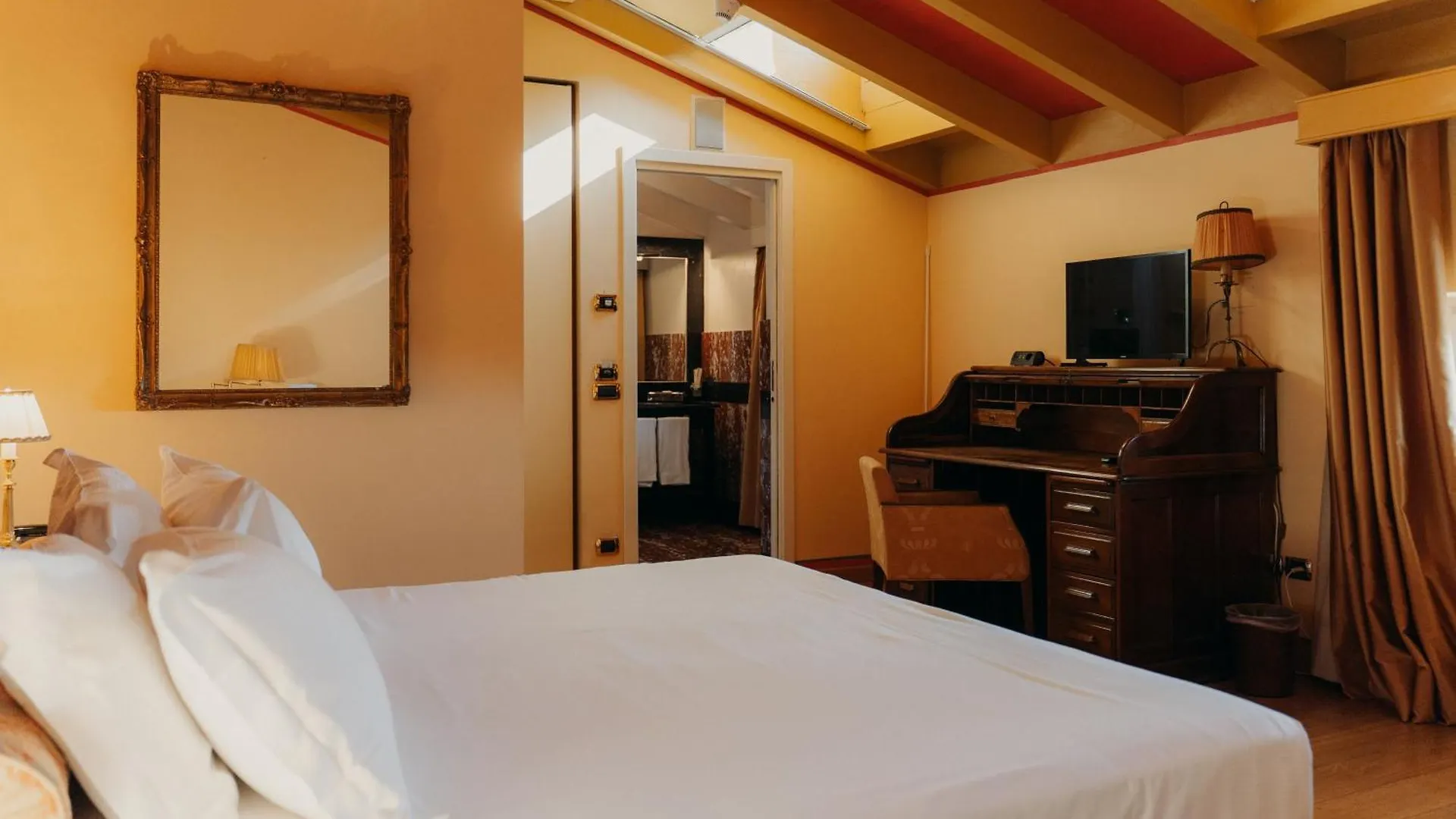 Hotel Palazzo Guiscardo ピエトラサンタ 4*,